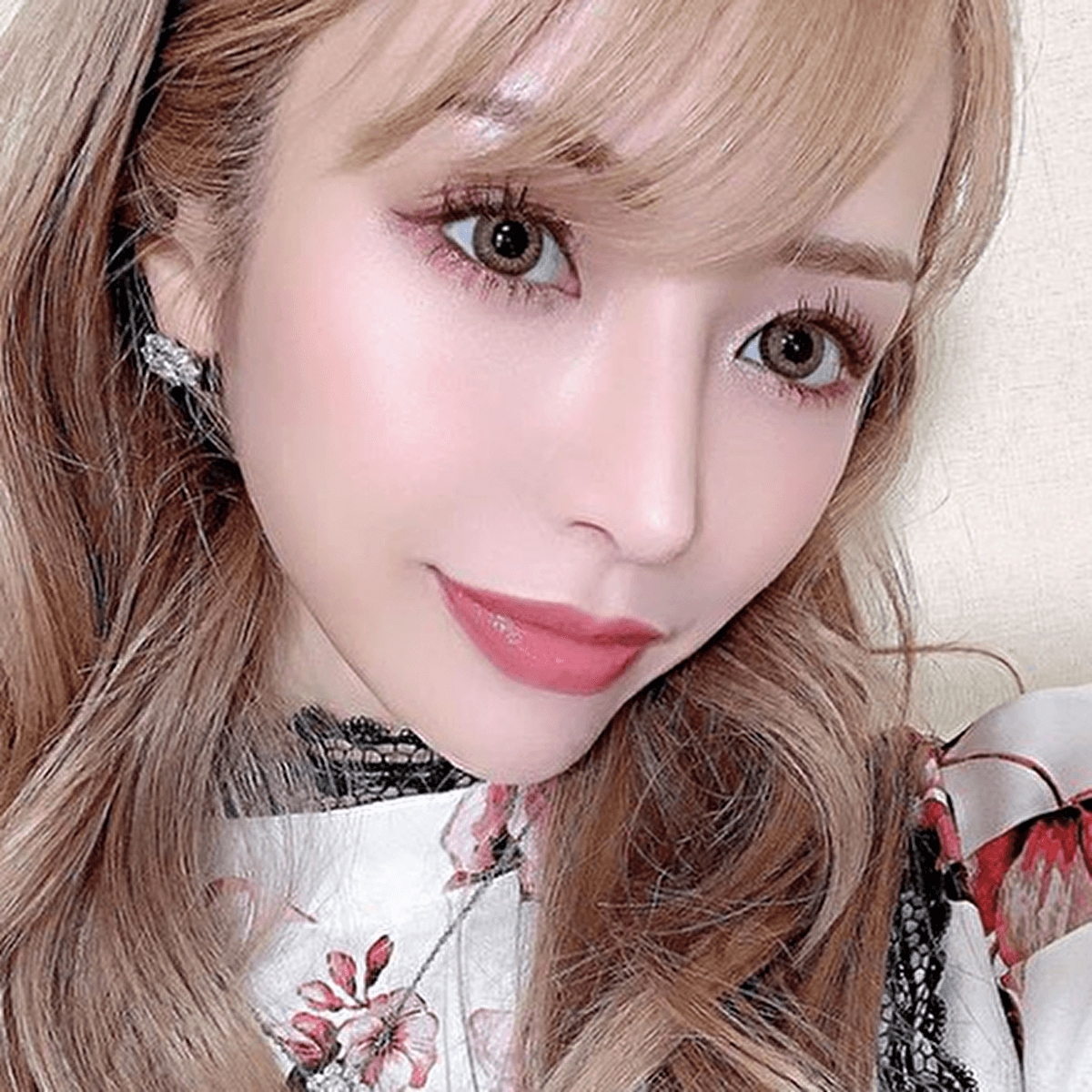 美容系youtuber 門りょうがプチ炎上 インフルエンサー化する元キャバ嬢たちが生きた 夜の世界 を探る ママ スタジアム